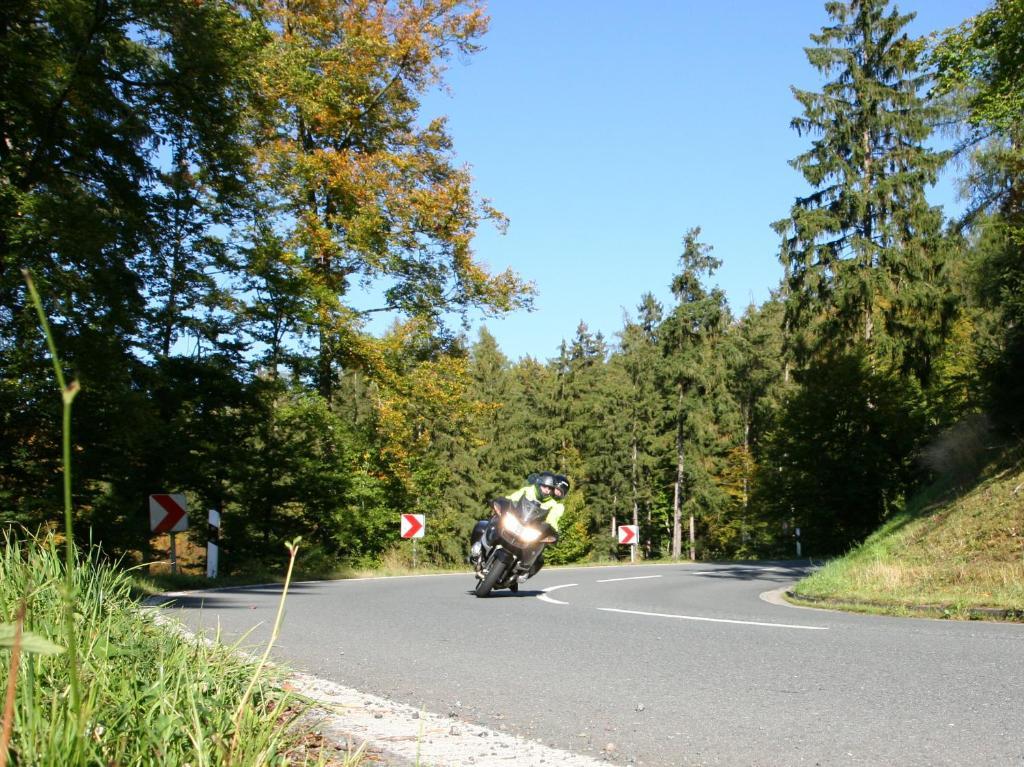 Hotel Haus Wiesengrund ฮัลเลนแบร์ก ภายนอก รูปภาพ